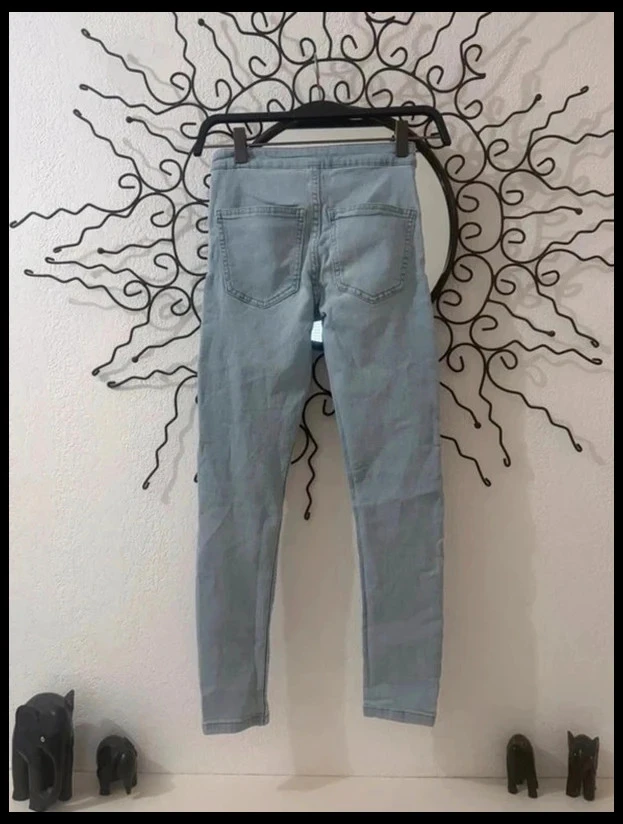 Light Wash Jennyfer Skinny Blue Jean – Don't Call Me Collection – Size 30 (XXS) – photo 2